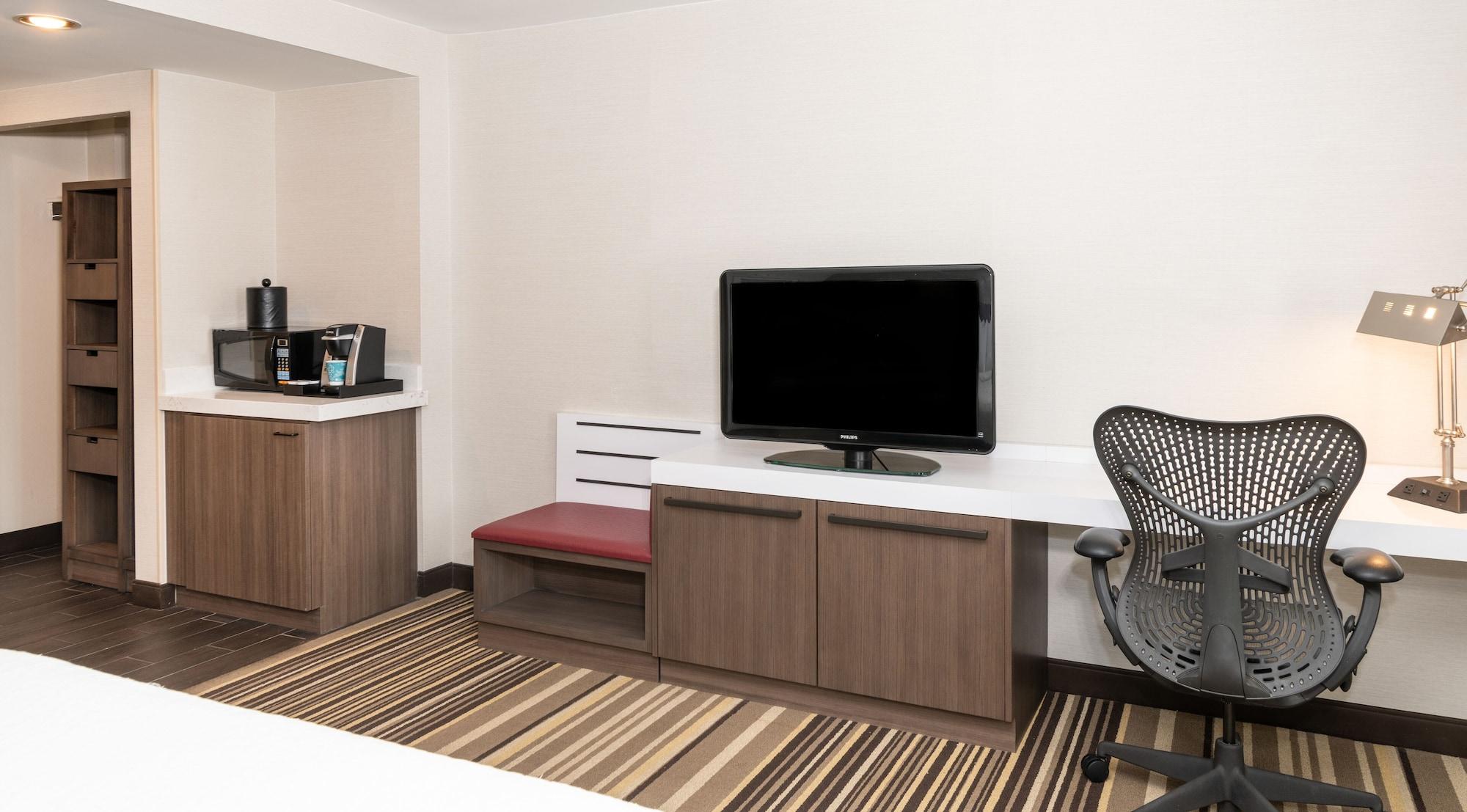 Hilton Garden Inn Philadelphia-Форт-Вашингтон Экстерьер фото