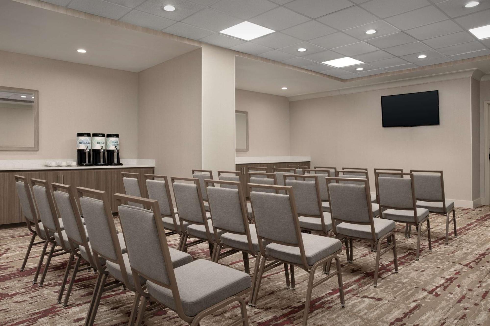 Hilton Garden Inn Philadelphia-Форт-Вашингтон Экстерьер фото