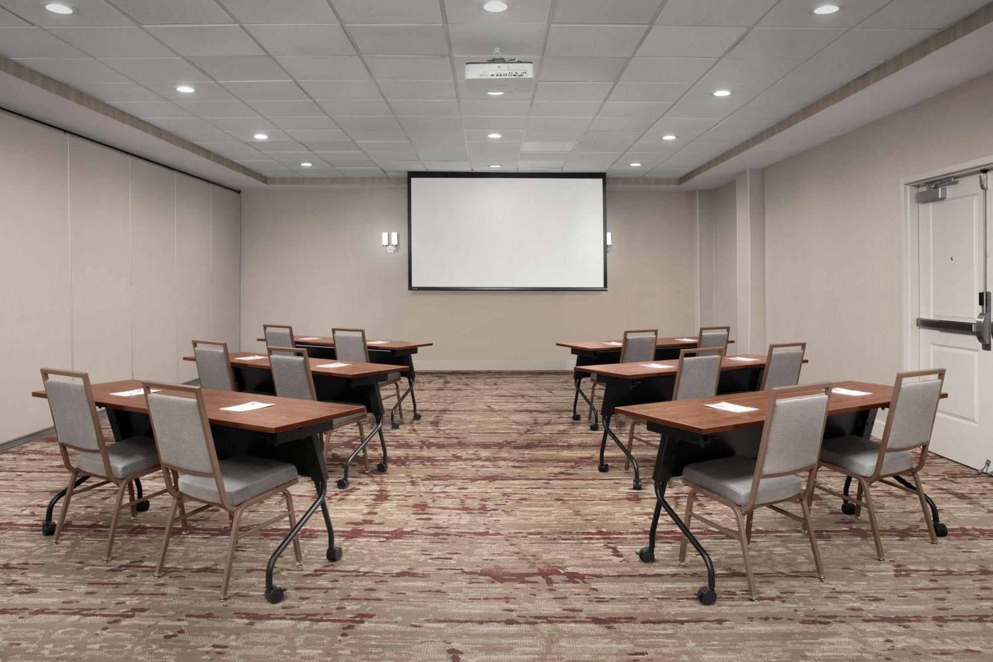 Hilton Garden Inn Philadelphia-Форт-Вашингтон Экстерьер фото