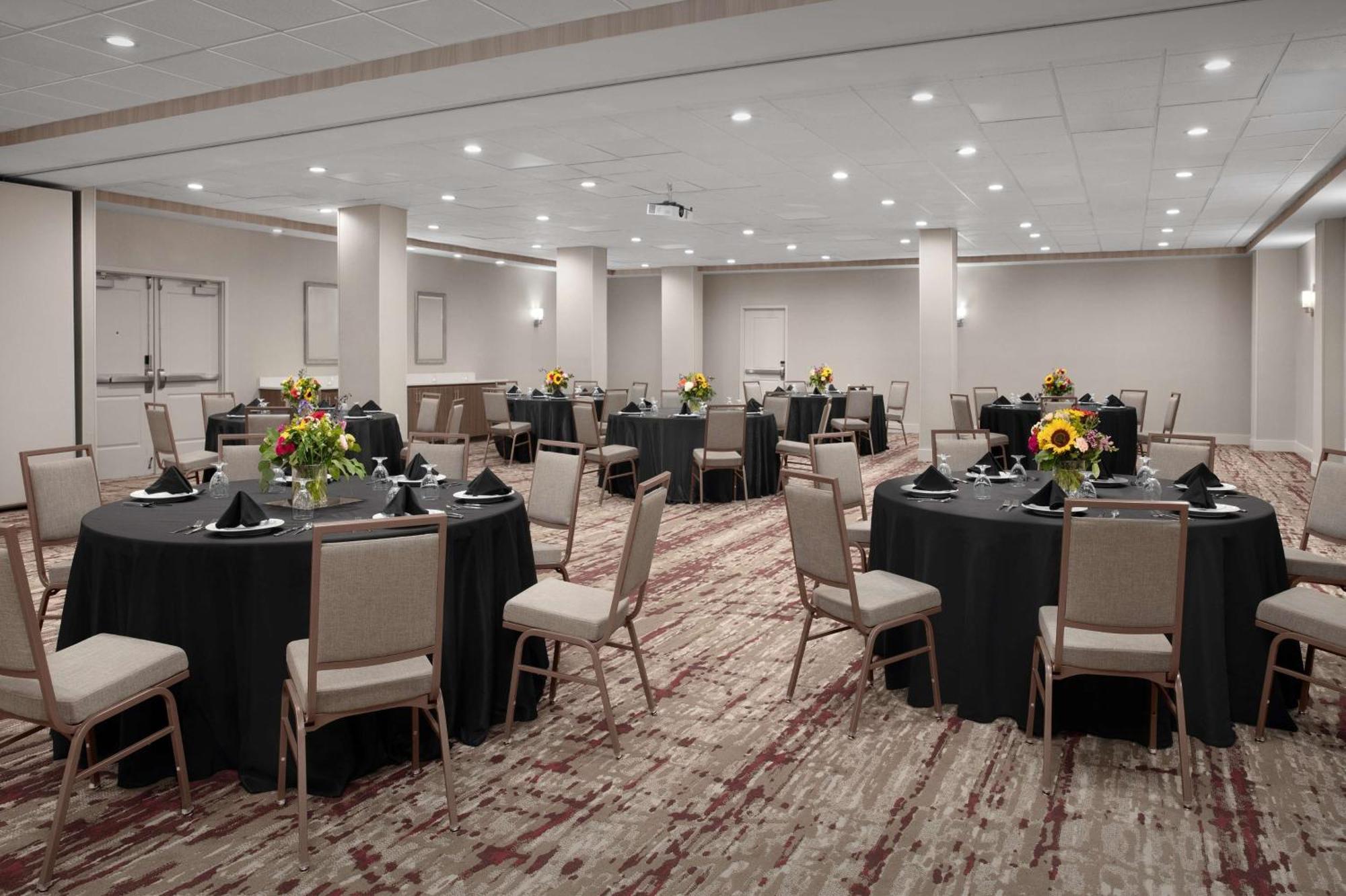 Hilton Garden Inn Philadelphia-Форт-Вашингтон Экстерьер фото