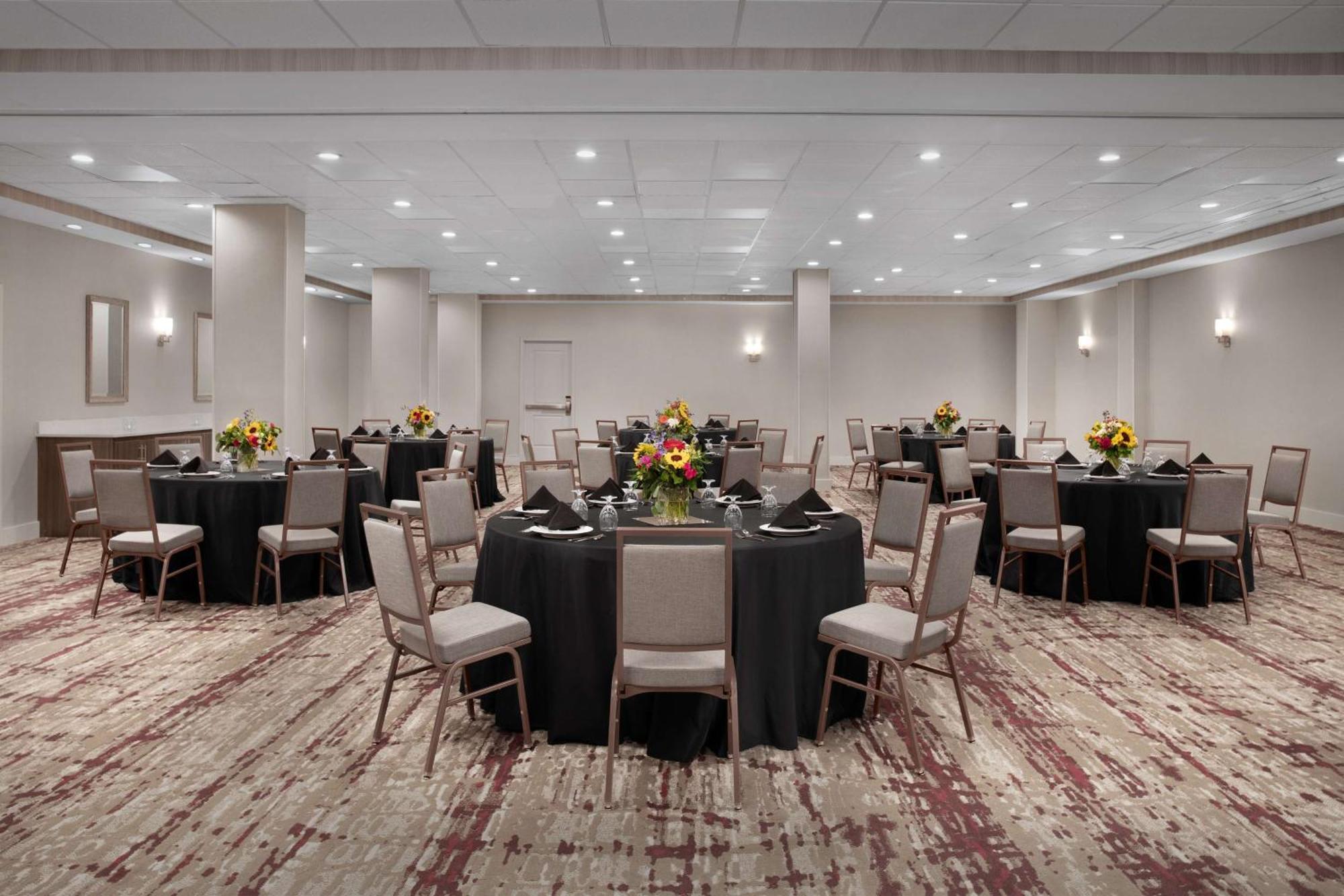 Hilton Garden Inn Philadelphia-Форт-Вашингтон Экстерьер фото