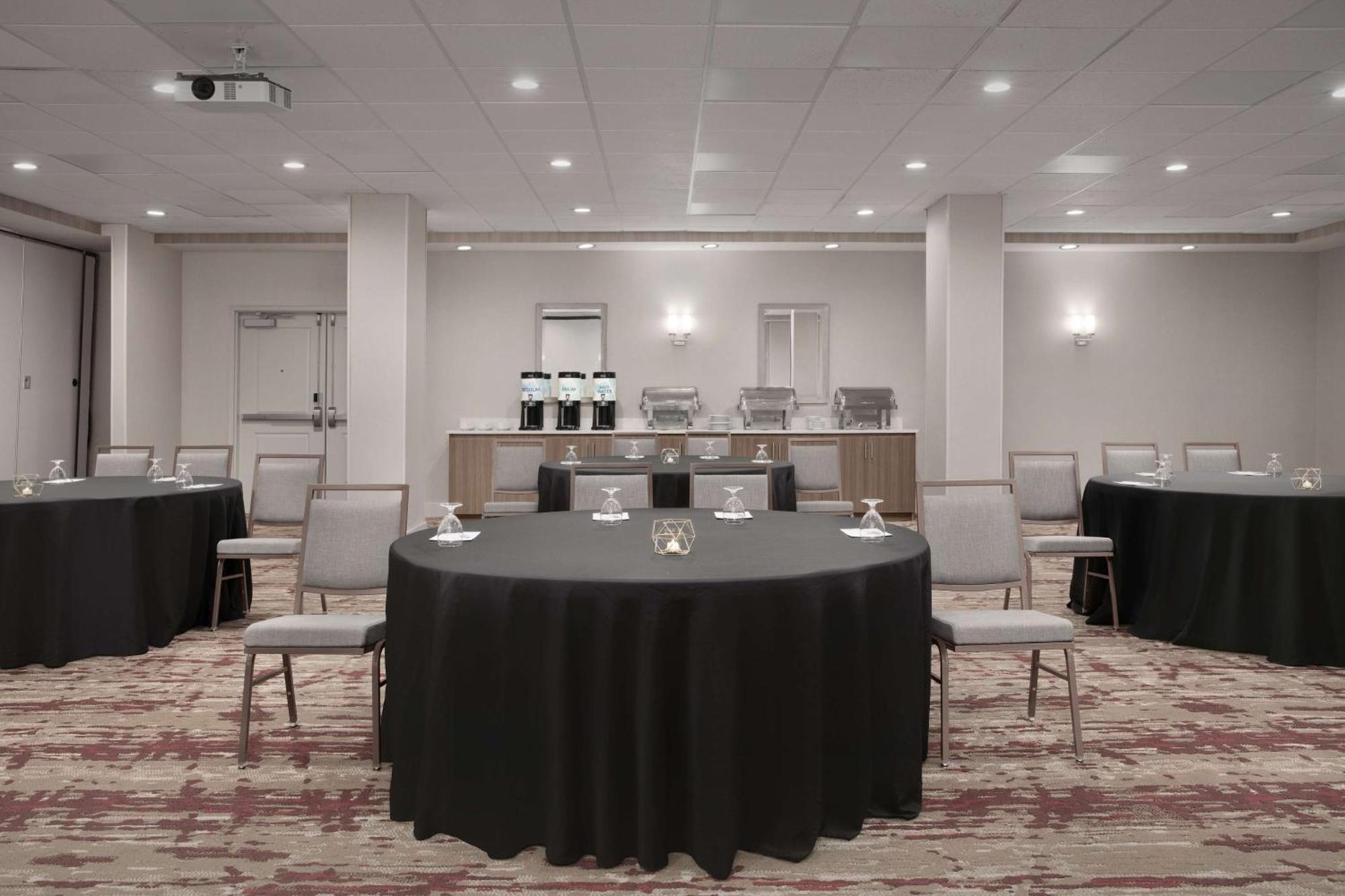 Hilton Garden Inn Philadelphia-Форт-Вашингтон Экстерьер фото