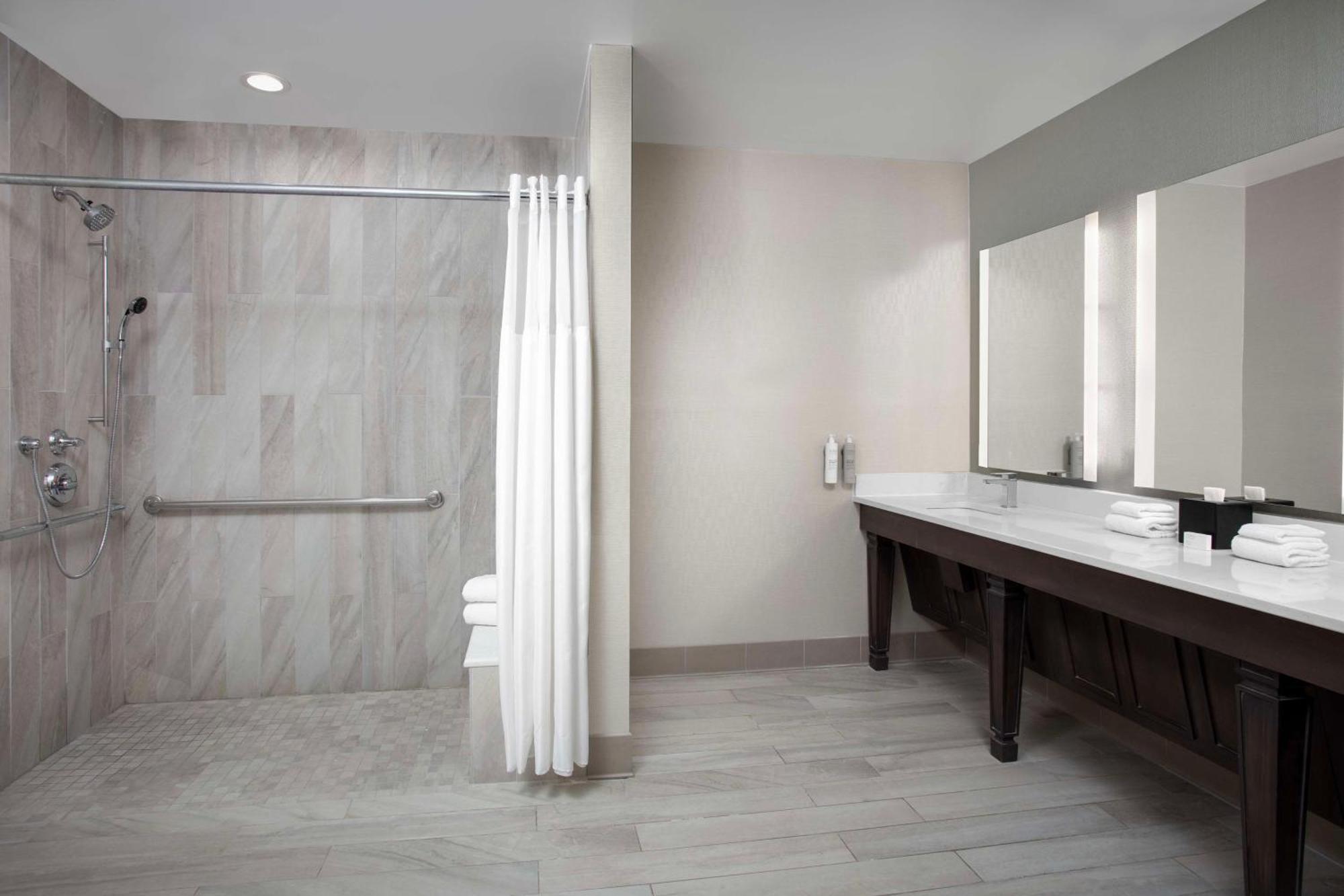 Hilton Garden Inn Philadelphia-Форт-Вашингтон Экстерьер фото