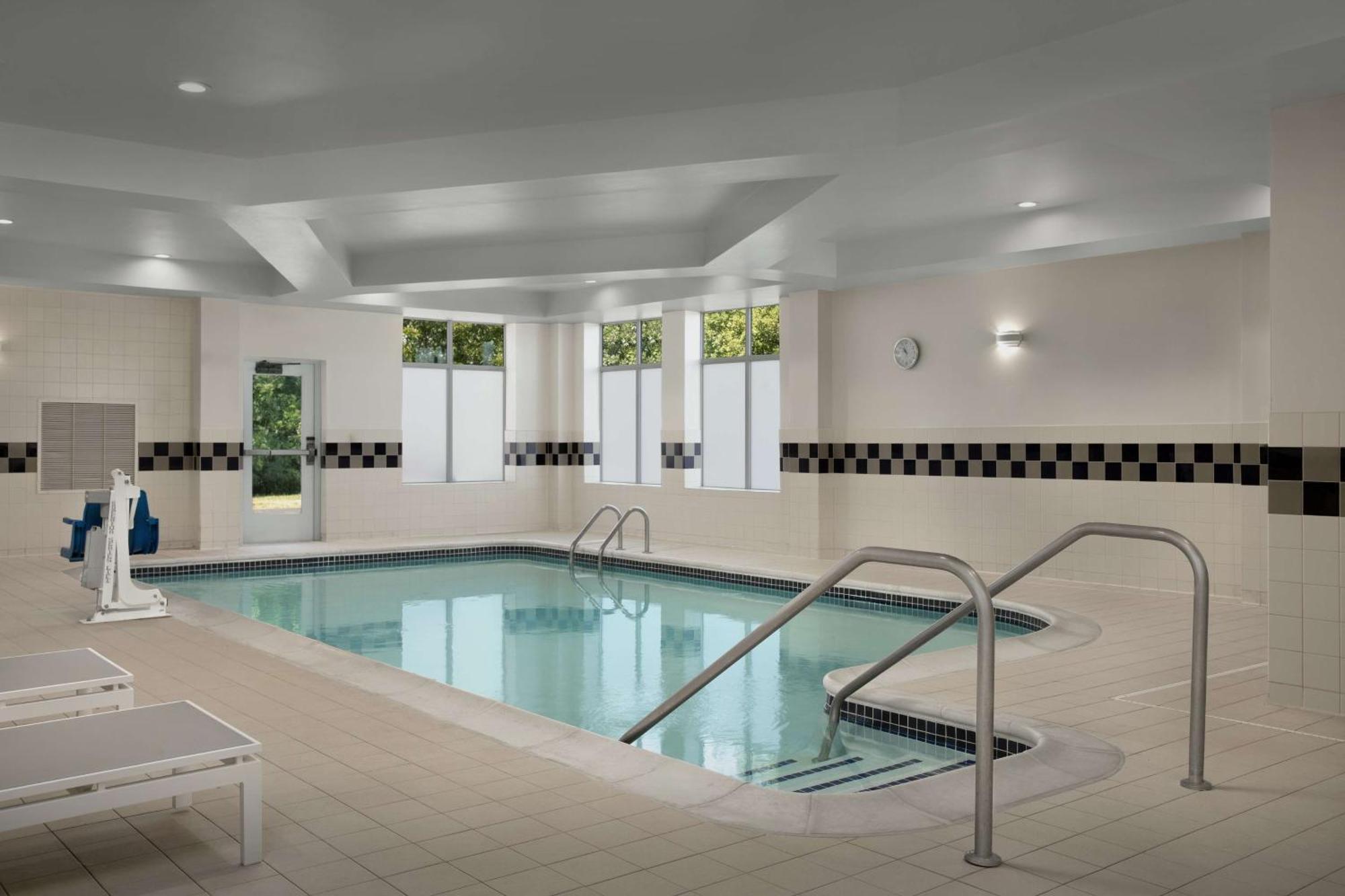 Hilton Garden Inn Philadelphia-Форт-Вашингтон Экстерьер фото